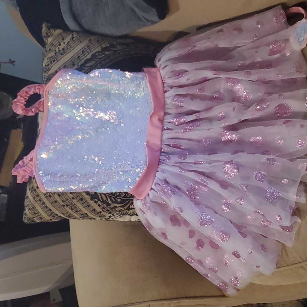 Ballarina outfit super cute, worn once, size 4 and size 6/7. MC and SC by gracie